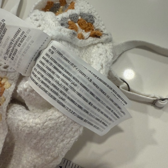 Hollister White Crochet Crop Top with Multicolor Floral Accents - Picture 7 of 7